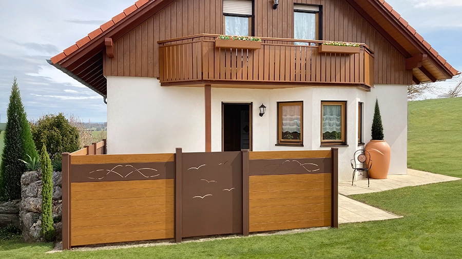 Alu Sichtschutz Wels_Samson_Voegel-Schkobraun_Holzoptik